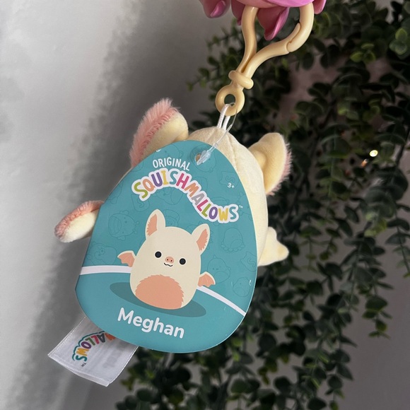 NWT Meghan The Fruit Bat Squishmallow Clip💛 3.5” Plush - Picture 2 of 3